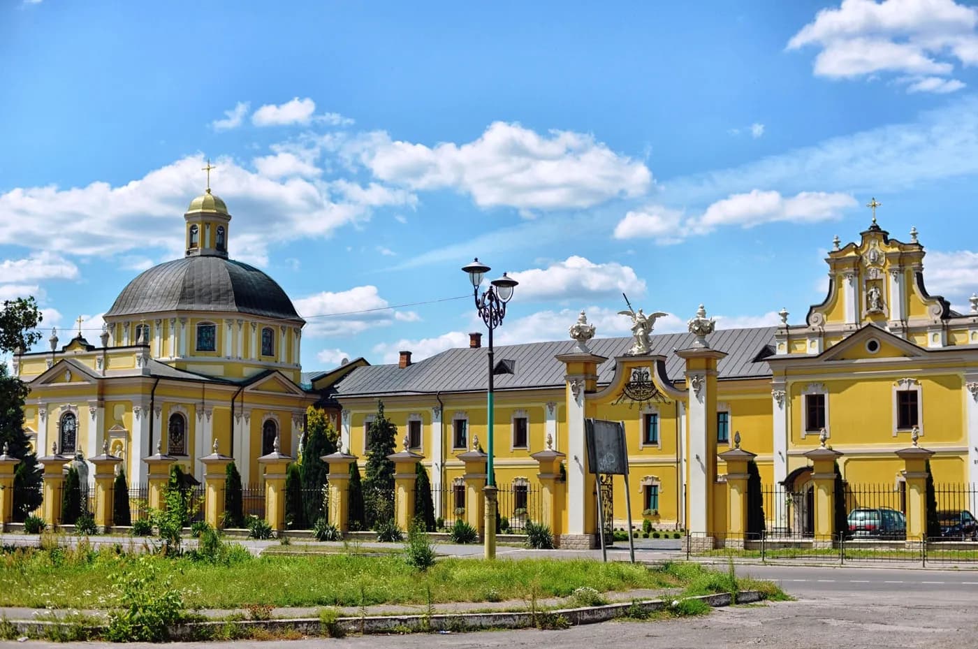 Василіянський монастир у Шептицькому