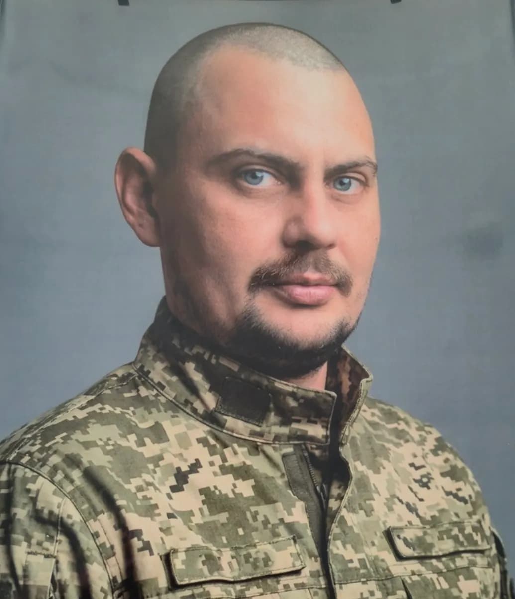 На фото чоловік у військовій формі, загиблий воїн  Мельник Віталій Іванович