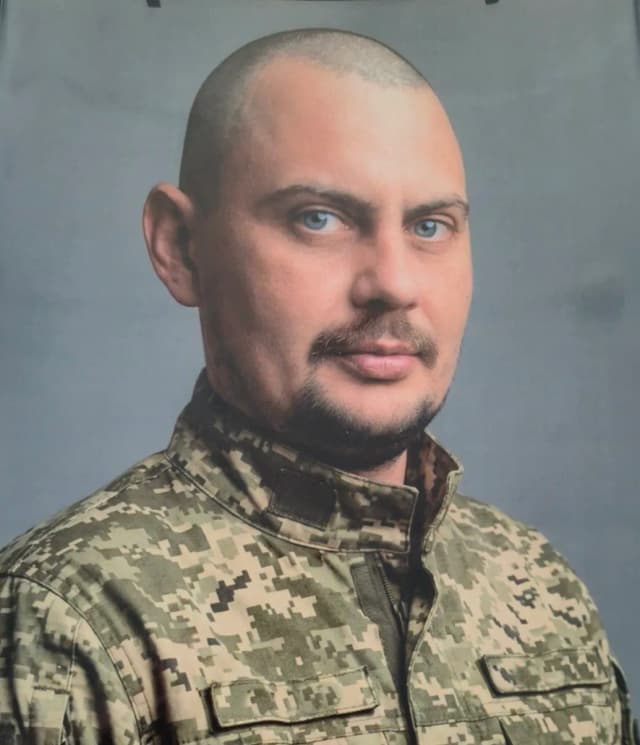 На фото чоловік у військовій формі, загиблий воїн  Мельник Віталій Іванович