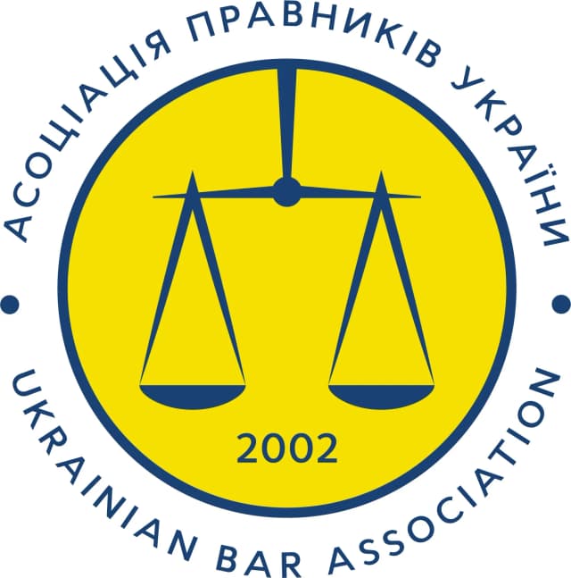 на фото зображено логотип асоціації правників України