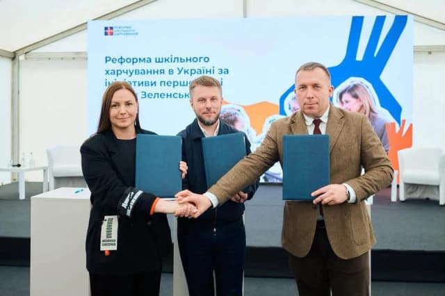 міський голова Шептицького Андрій Залівський, заступниця голови ЛОВА Христина Замула