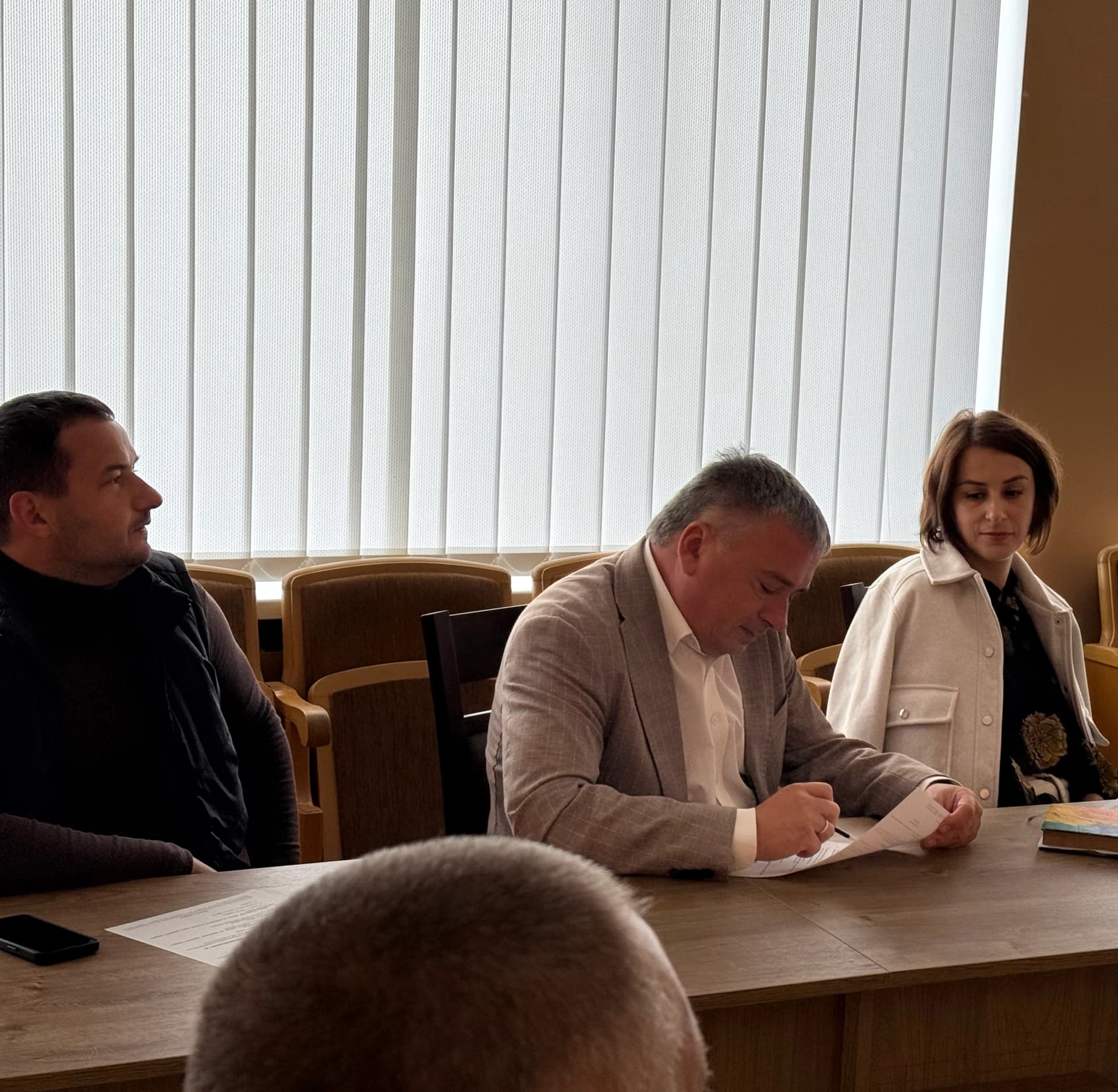 На фото зображені члени робочої групи  питань підготовки Соціального паспорта Шептицької міської територіальної громади.