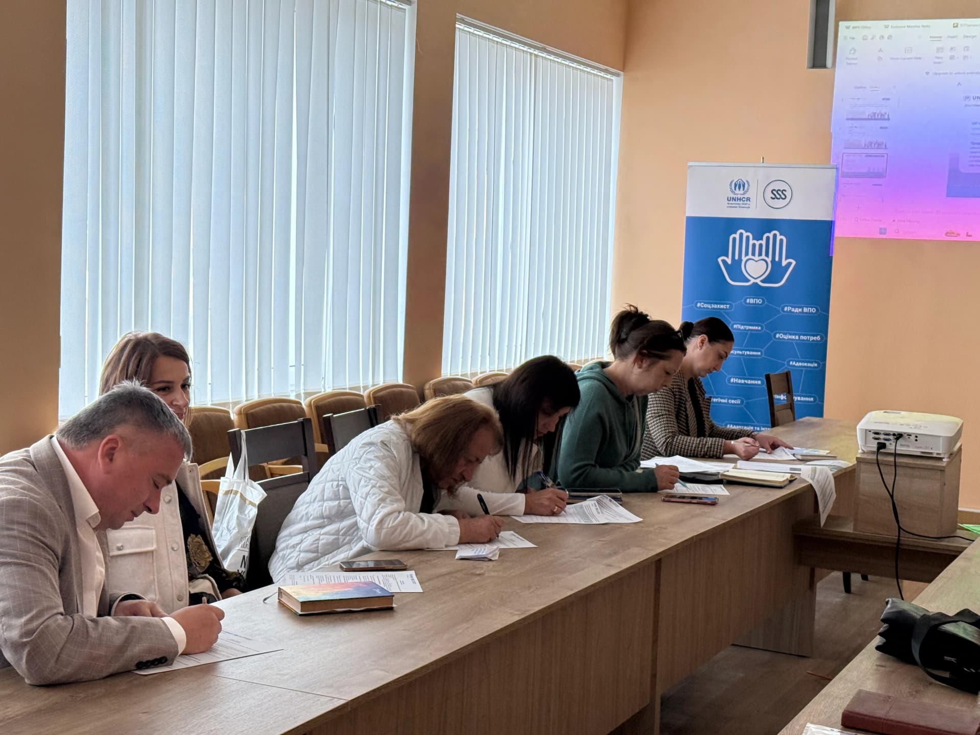 На фото зображені члени робочої групи  питань підготовки Соціального паспорта Шептицької міської територіальної громади.