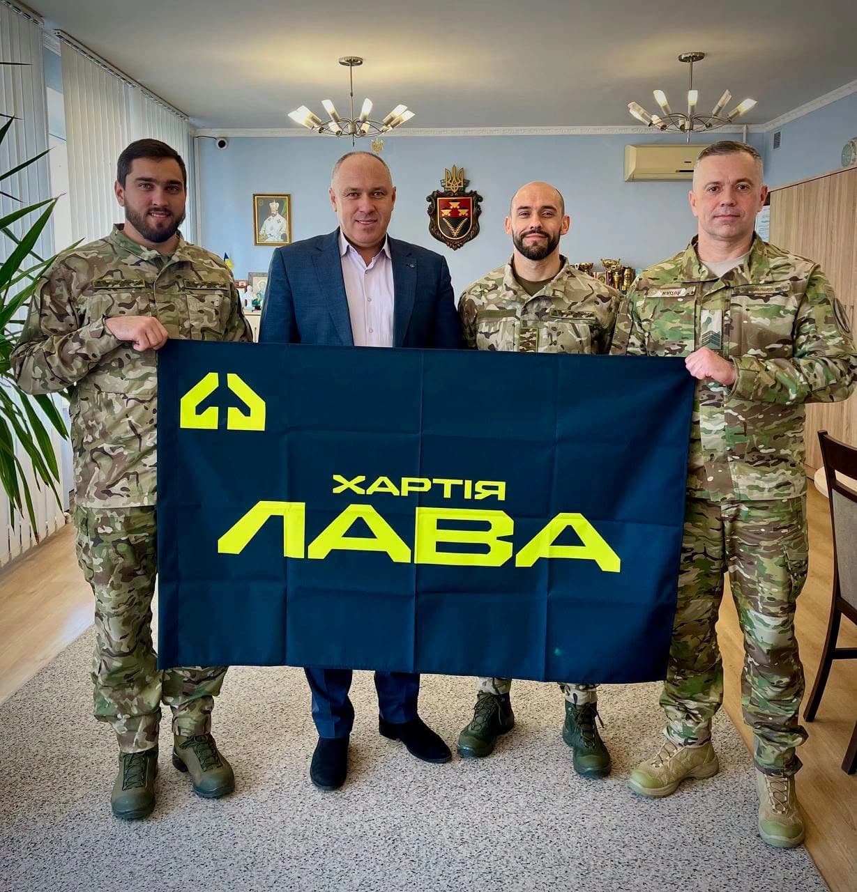 Перший заступник міського голови Дмитро Балко з військовими полку "Лава"