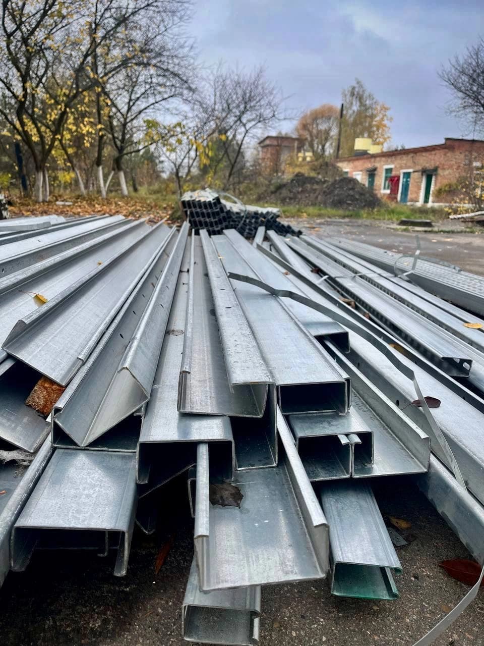 металеві конструкції для встановлення сонячних панелей