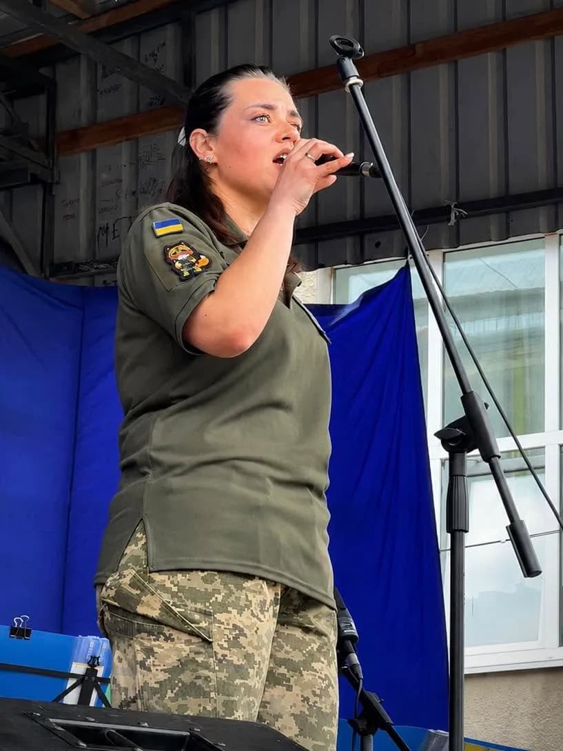 солістка військового оркестру
