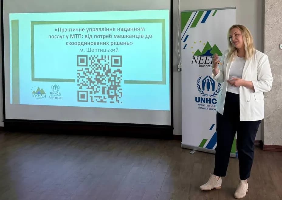 на фото зображений одна із спікерів заходу