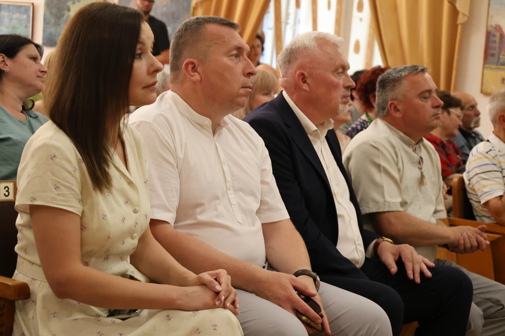 слухачі концерту