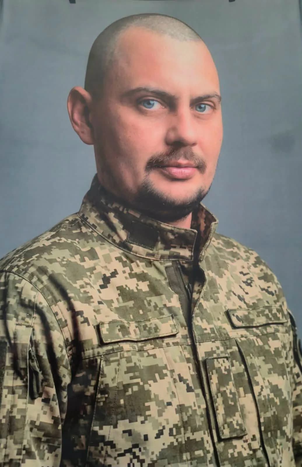 На фото чоловік у військовій формі, загиблий воїн Мельник Віталій Іванович