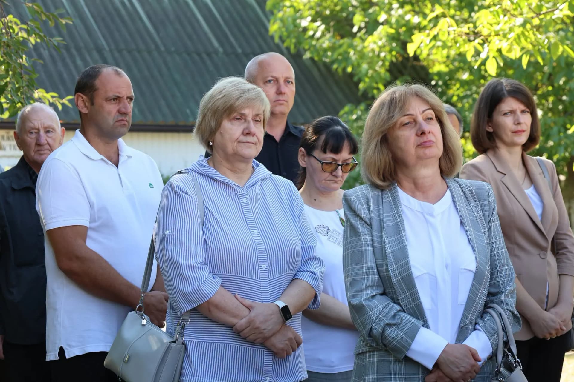 люди на молебні