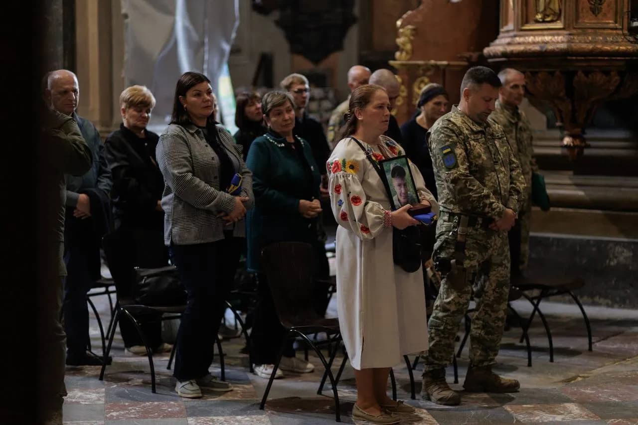 родини полеглих Героїв в храмі
