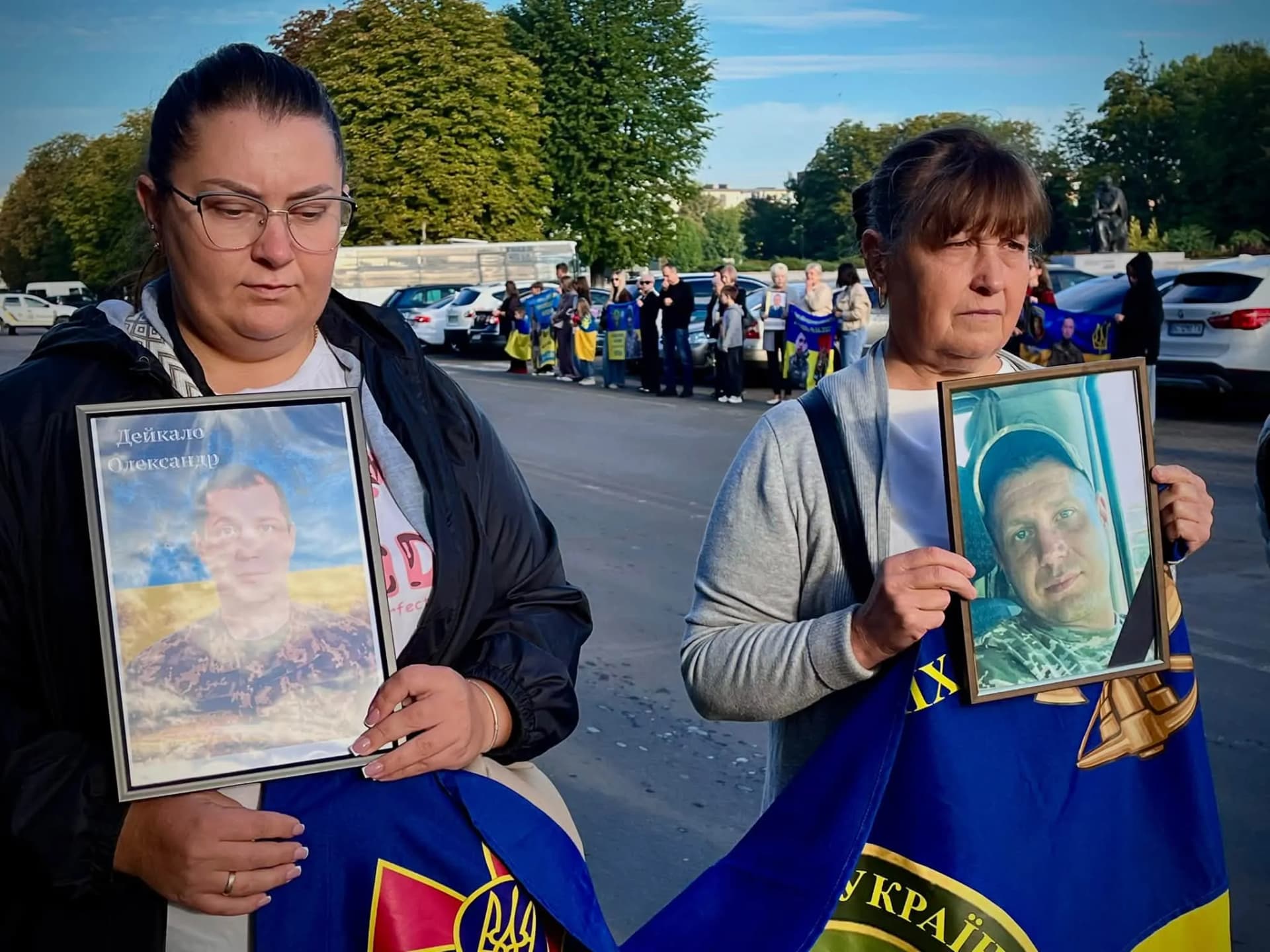 родини Героїв на хвилині мовчання