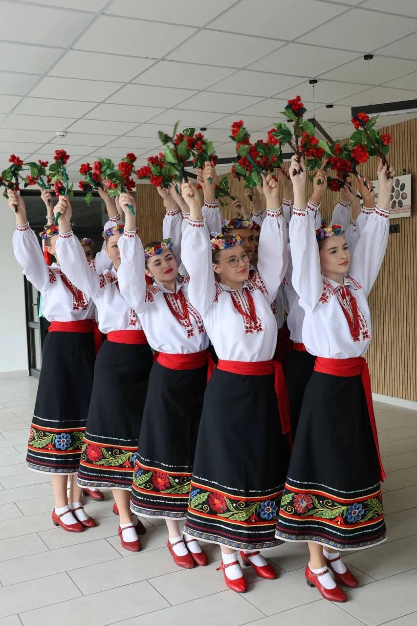 Ансамблю "Веселинка"