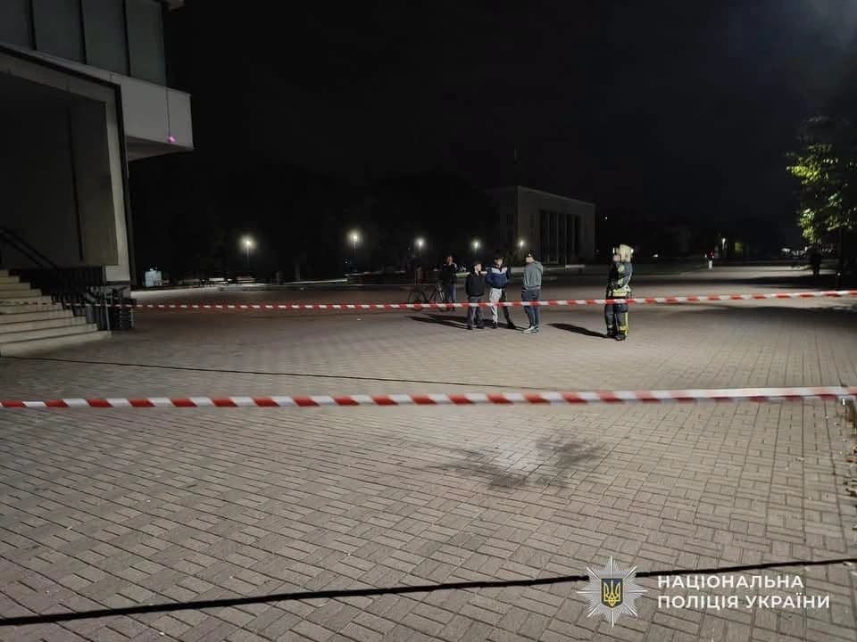 площа перед ТЦ "Кристинопіль"