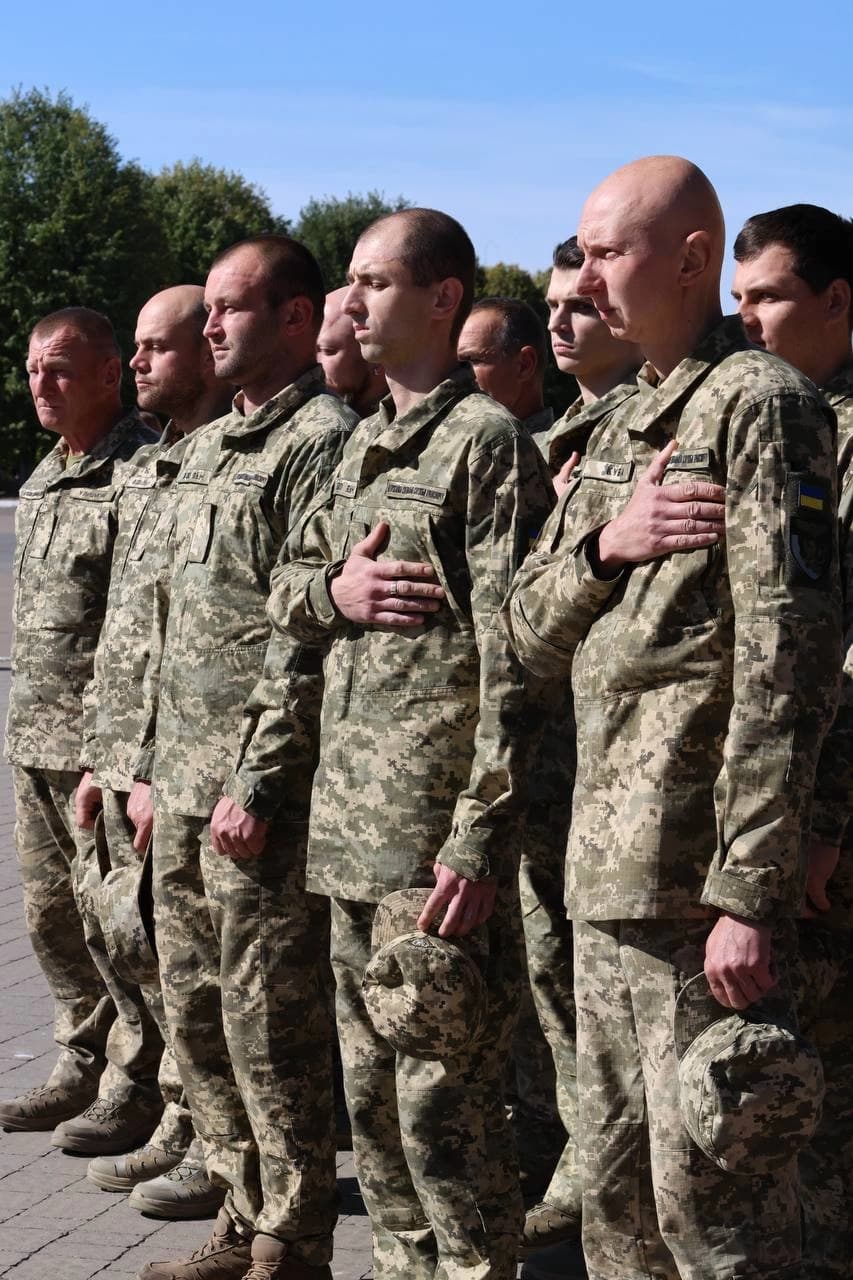 військові