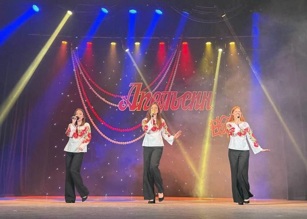 Виступ колективу на сцені