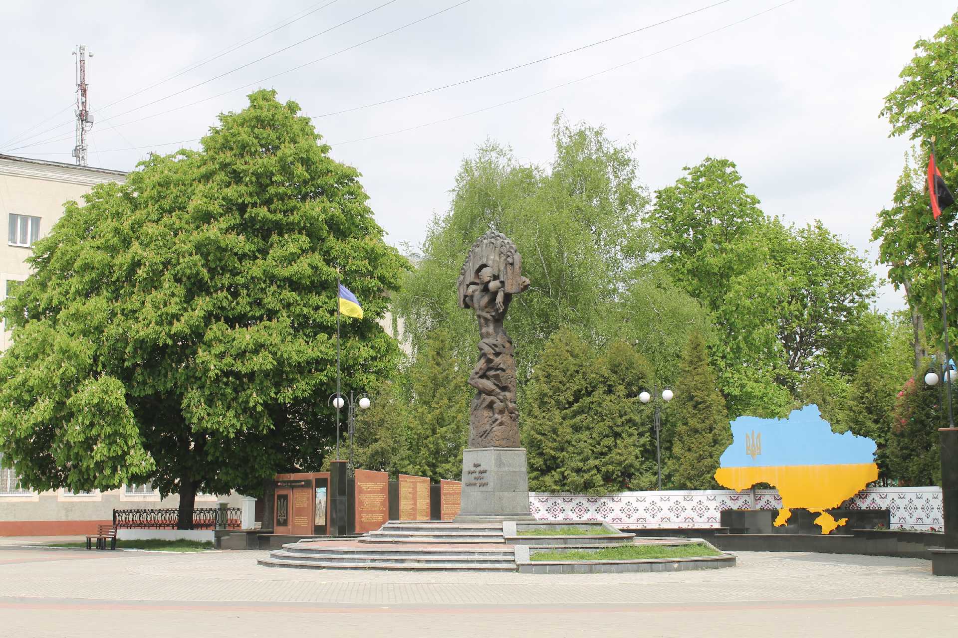 16 травня в Україні відзначать День пам'яті жертв політичних репресій.