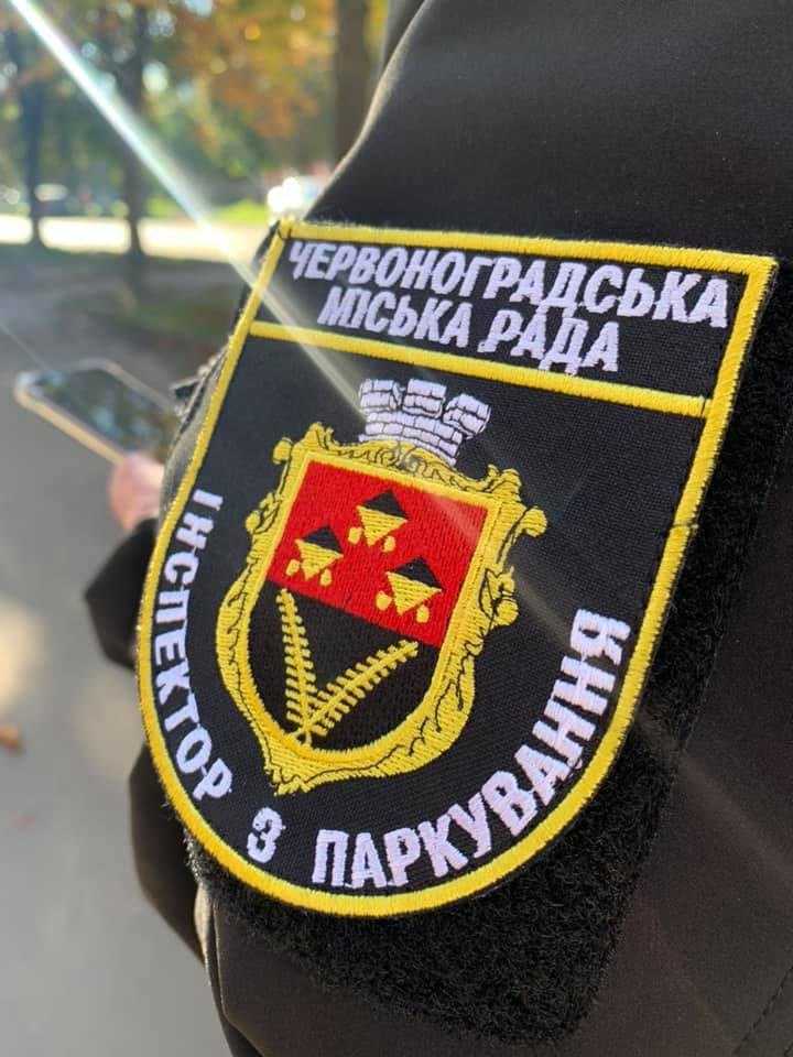 За місяць інспектори з паркування виписали штрафів на 144 500 гривень