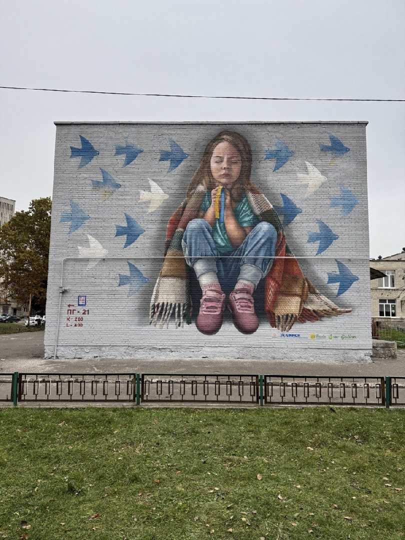 У Шептицькому з'явився новий мурал на стіні однієї зі шкіл