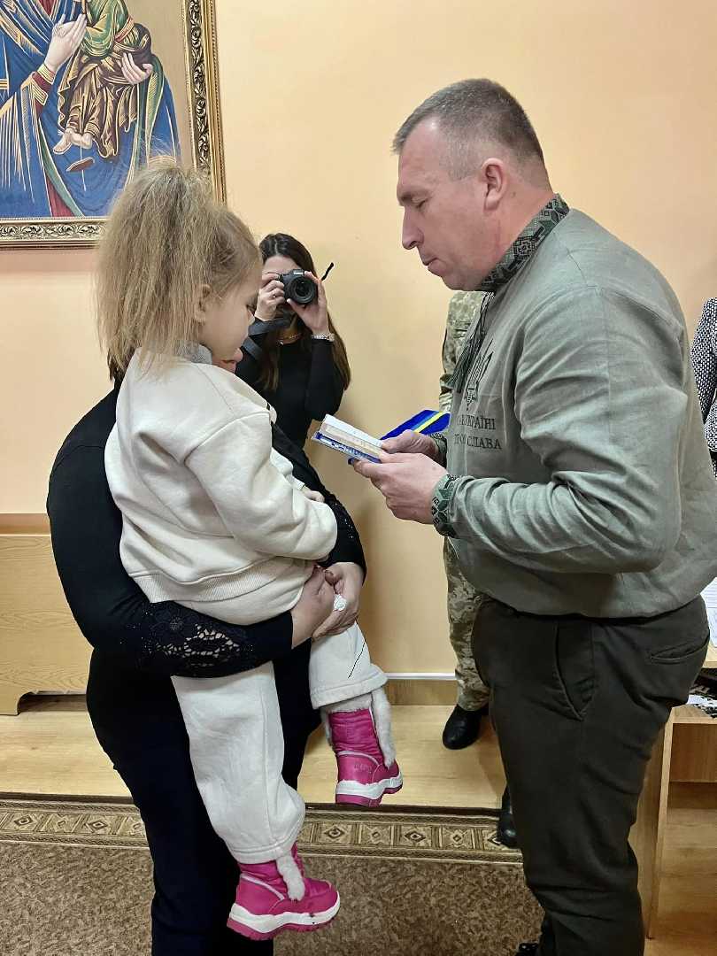 Рідні загиблих Героїв отримали відзнаки «Почесний громадянин Червоноградської територіальної громади»