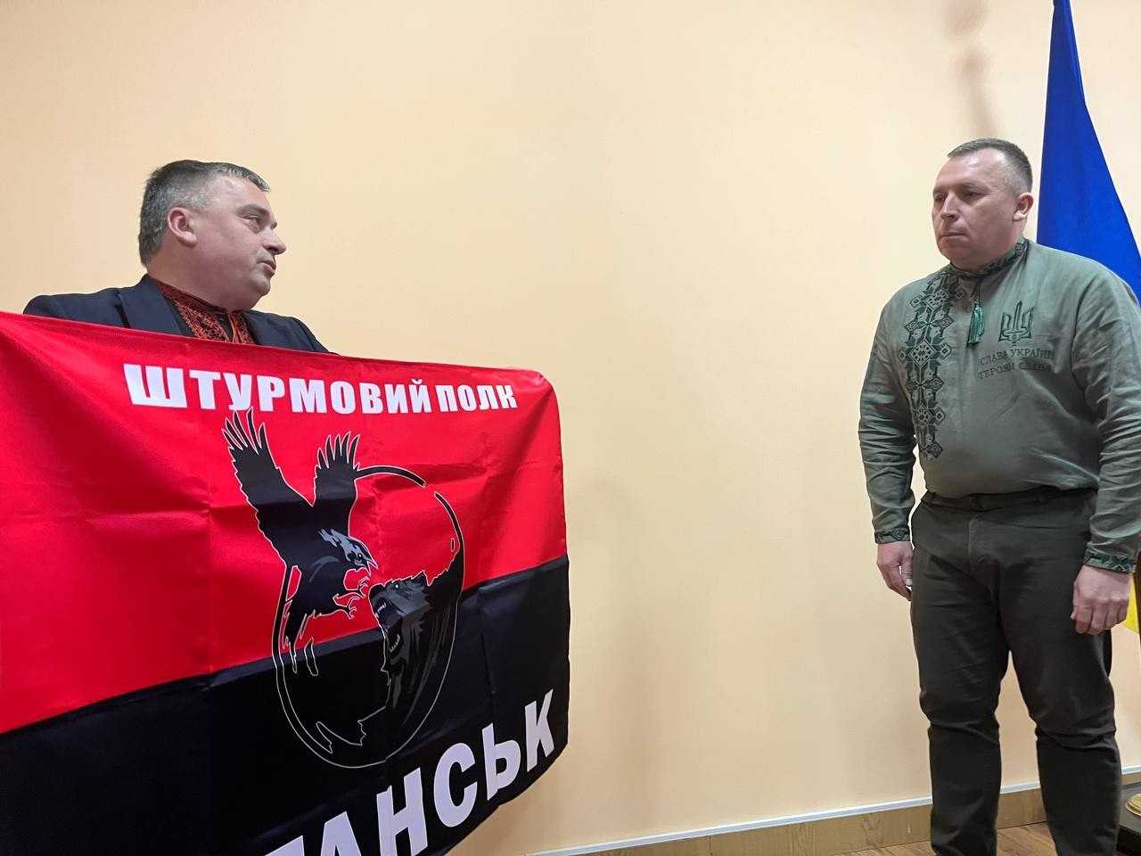 Прапор Штурмового полку «Луганськ» ОШБ НПУ «Лють» для депутатського корпусу міської ради