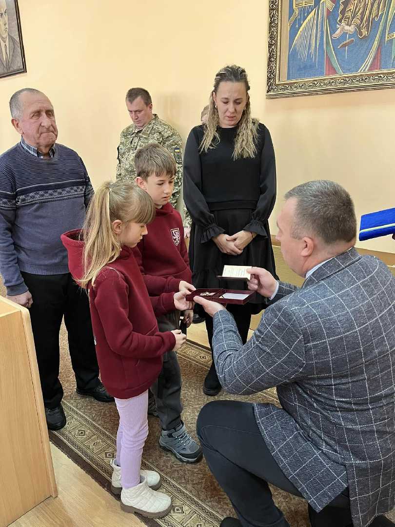Міський голова Андрій Залівський вручив рідним Героїв посмертні нагороди