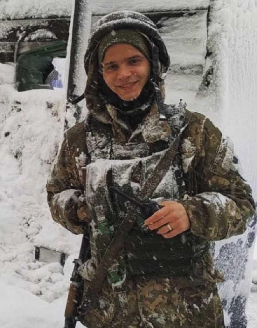 «На щиті» до рідної громади повертається 26-річний Герой Вʼячеслав Цьмух