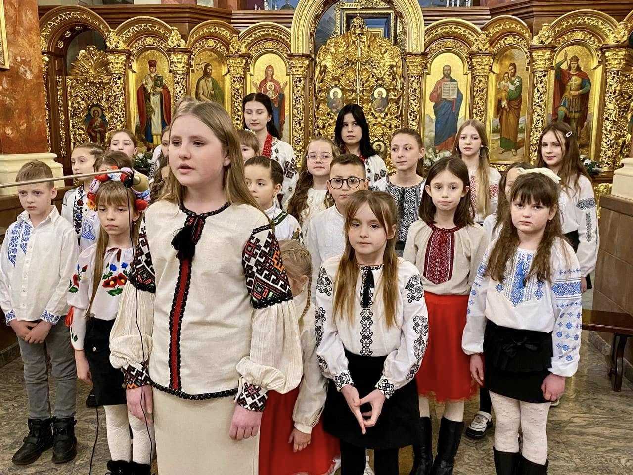 Різдвяний дух та українські традиції під час «Розколяди» у храмі святого Юрія 