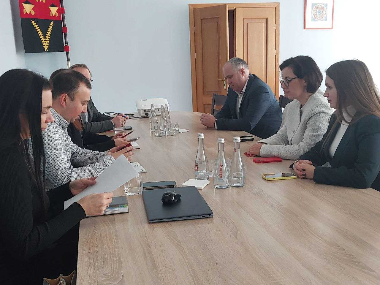 Як впроваджуватимуть систему моніторингу якості атмосферного повітря у Шептицькому обговорили під час зустрічі з іноземними партнерами