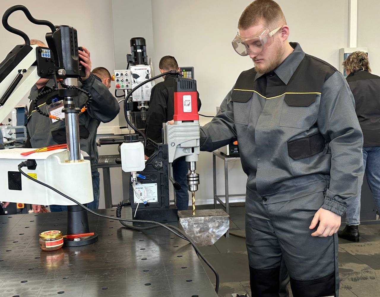 У Шептицькому відкрили сучасний навчально-практичний центр слюсарних технологій