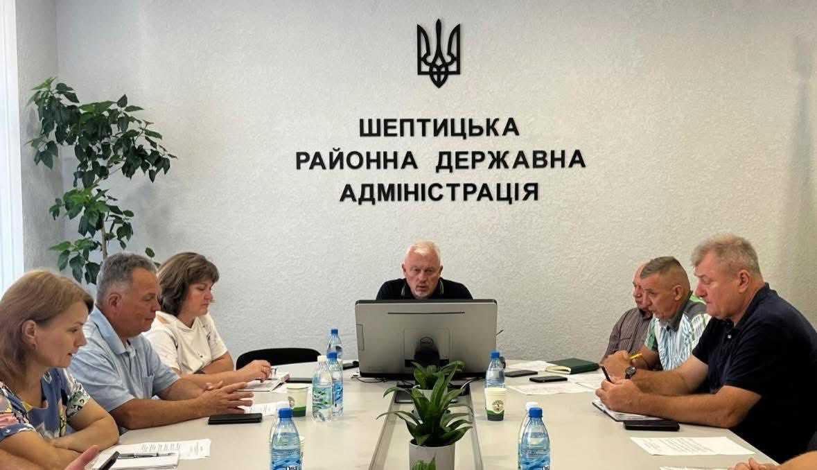 В Шептицькій районній адмінстрації обговорили питання появи смороду в місті Шептицький та навколишніх селах із невстановленого джерела.
