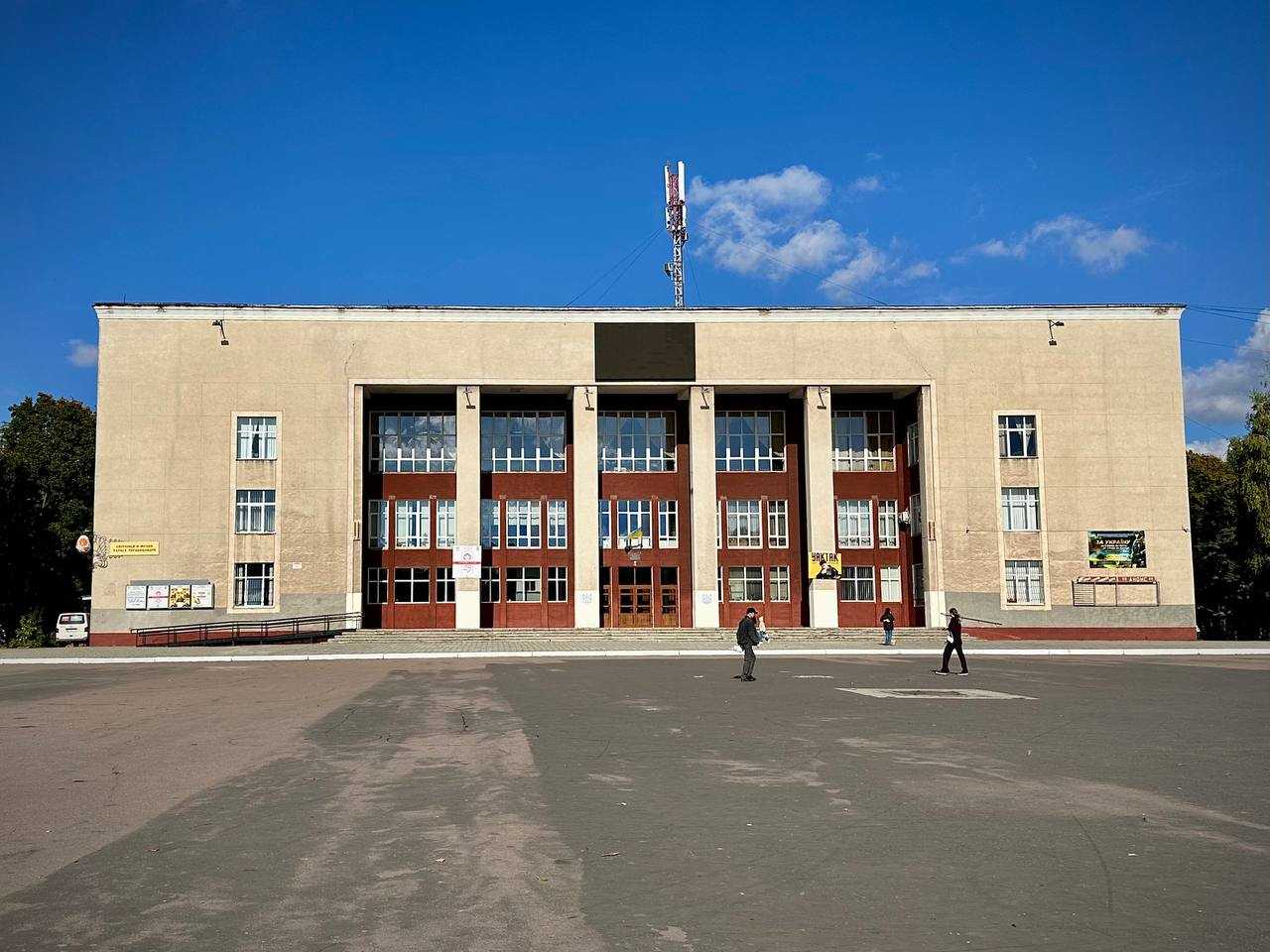 У народному домі розпочались роботи з укріплення фундаменту