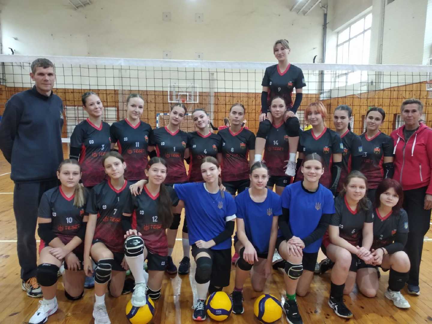 Впевнений старт наших волейболісток!