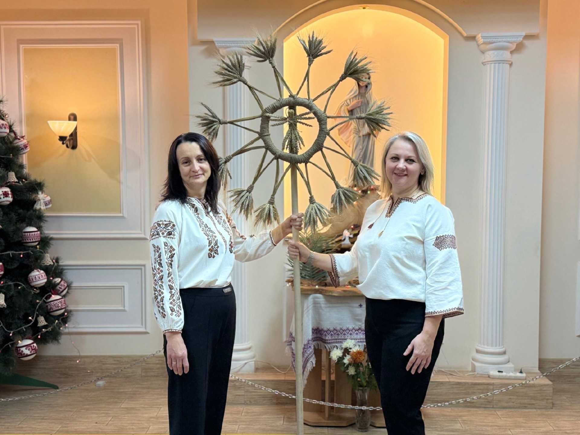 В Гімназії імені родини Луговських створили різдвяні зірки