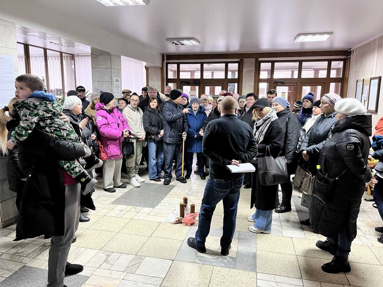 Мешканці вимагають не переглядати тариф на послуги з централізованого водопостачання та водовідведення.