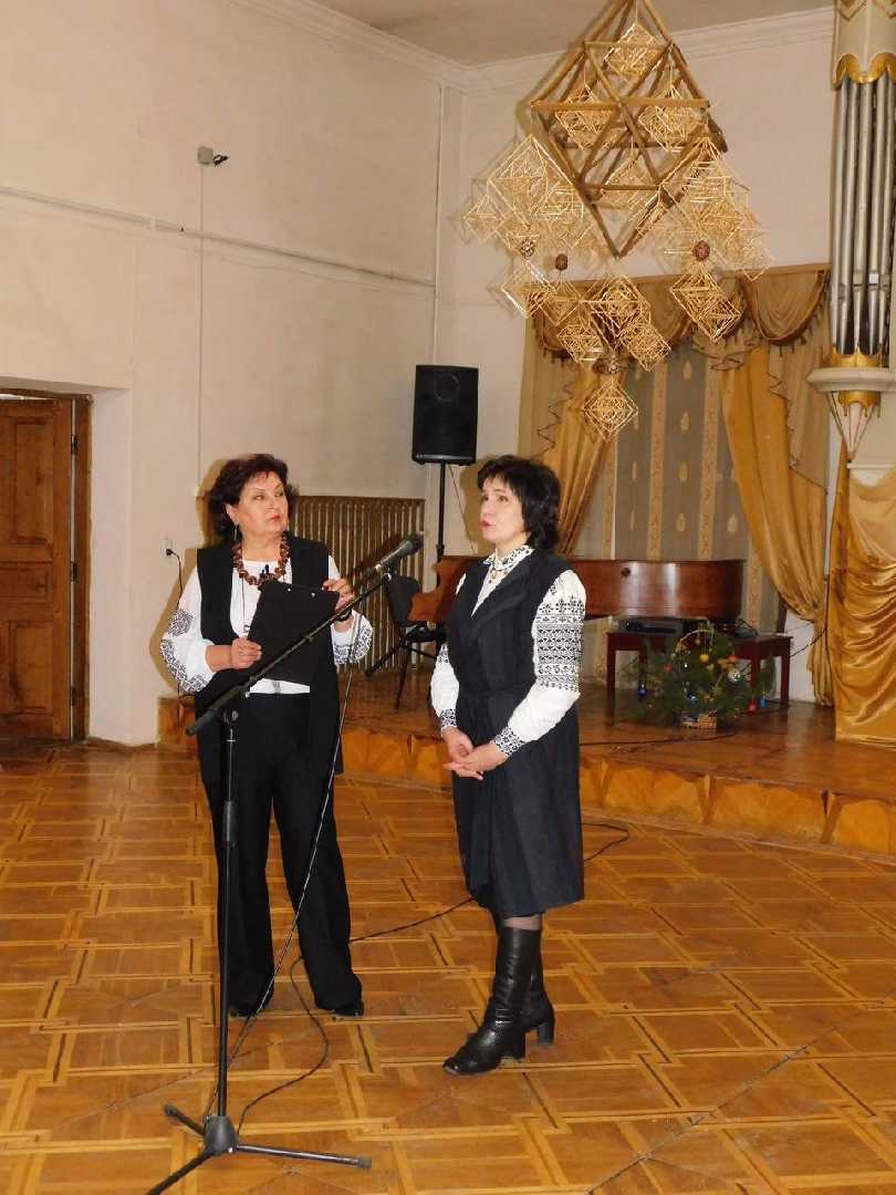 Солом’яні «павуки» і писанки: у Шептицькому презентували виставку Ольги Ровецької