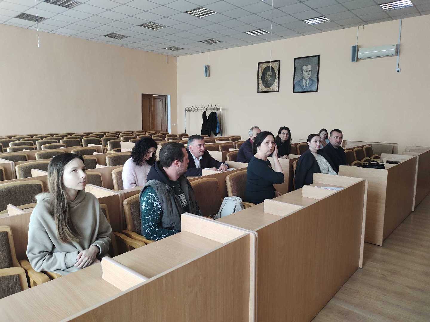 Внутрішньо переміщених осіб, представників бізнесу, інститутів громадянського суспільства та органів місцевого самоврядування долучитися до опитування