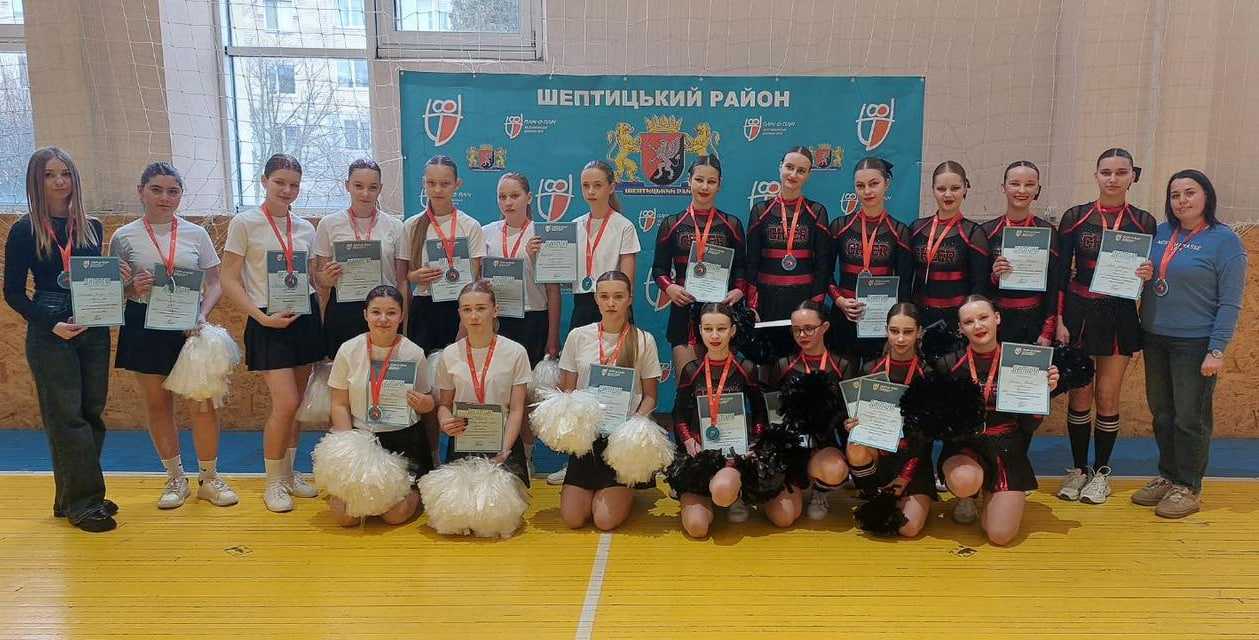 Черлідерки Гімназії №12 — переможці районного етапу «Пліч-о-пліч всеукраїнські шкільні ліги»!