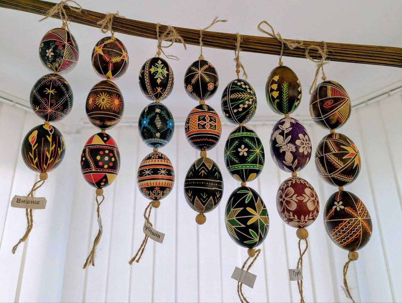 Музей «Сокальщина» запрошує відчути атмосферу Великодня на виставці народної майстрині Ольги Ровецької.