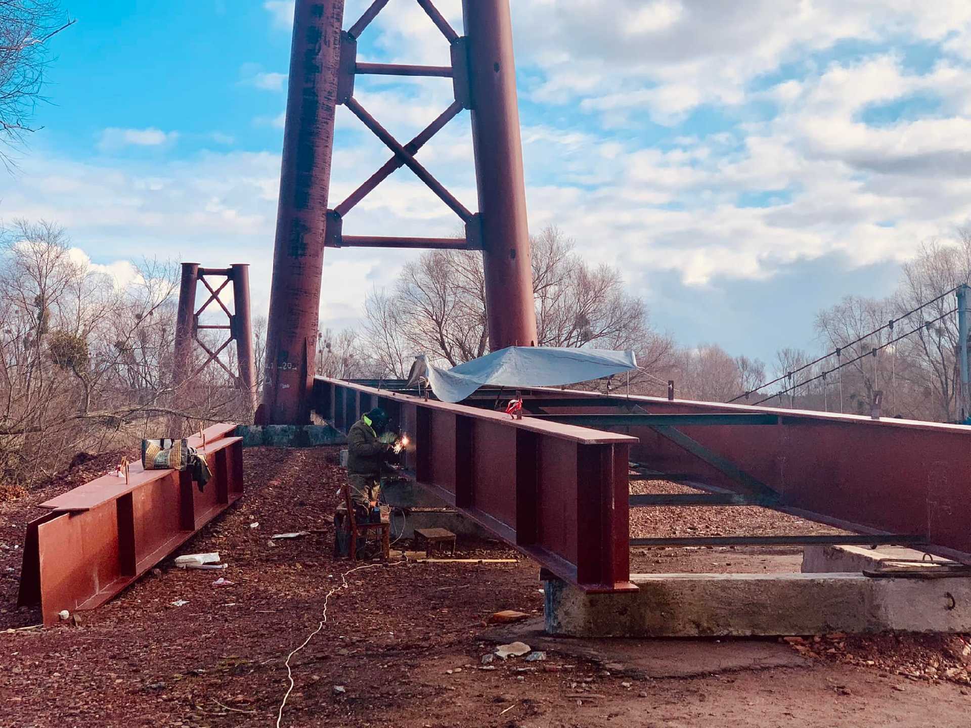 Червоноградська міська рада підготувала позов проти представника підрядної організації, яка проводила реконструкцію підвісного моста