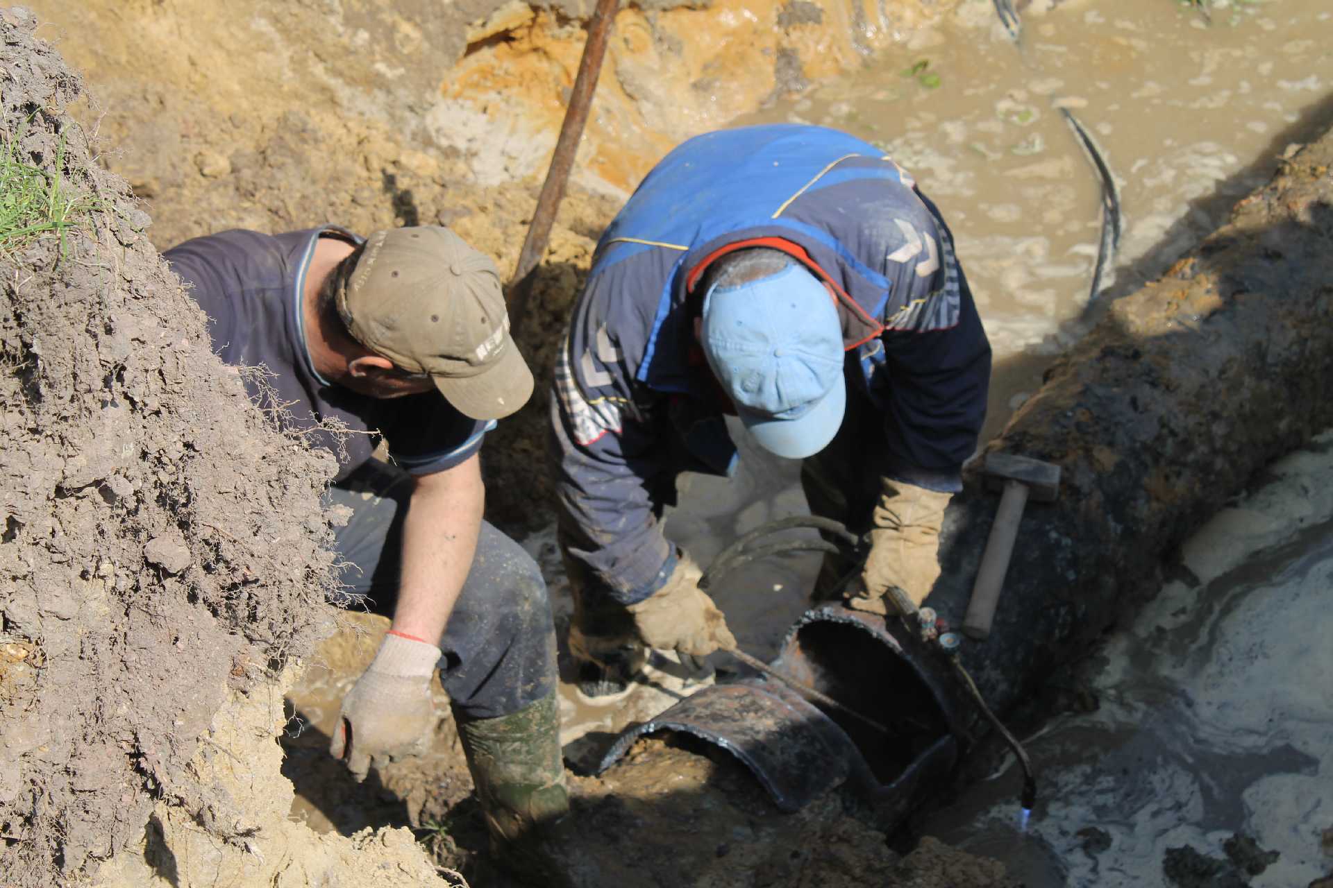 Керівники комунальних підприємств просять червоноградців розраховуватись за послуги
